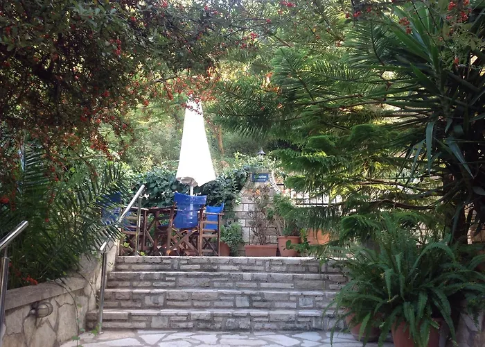 Nostos Hotel 2*